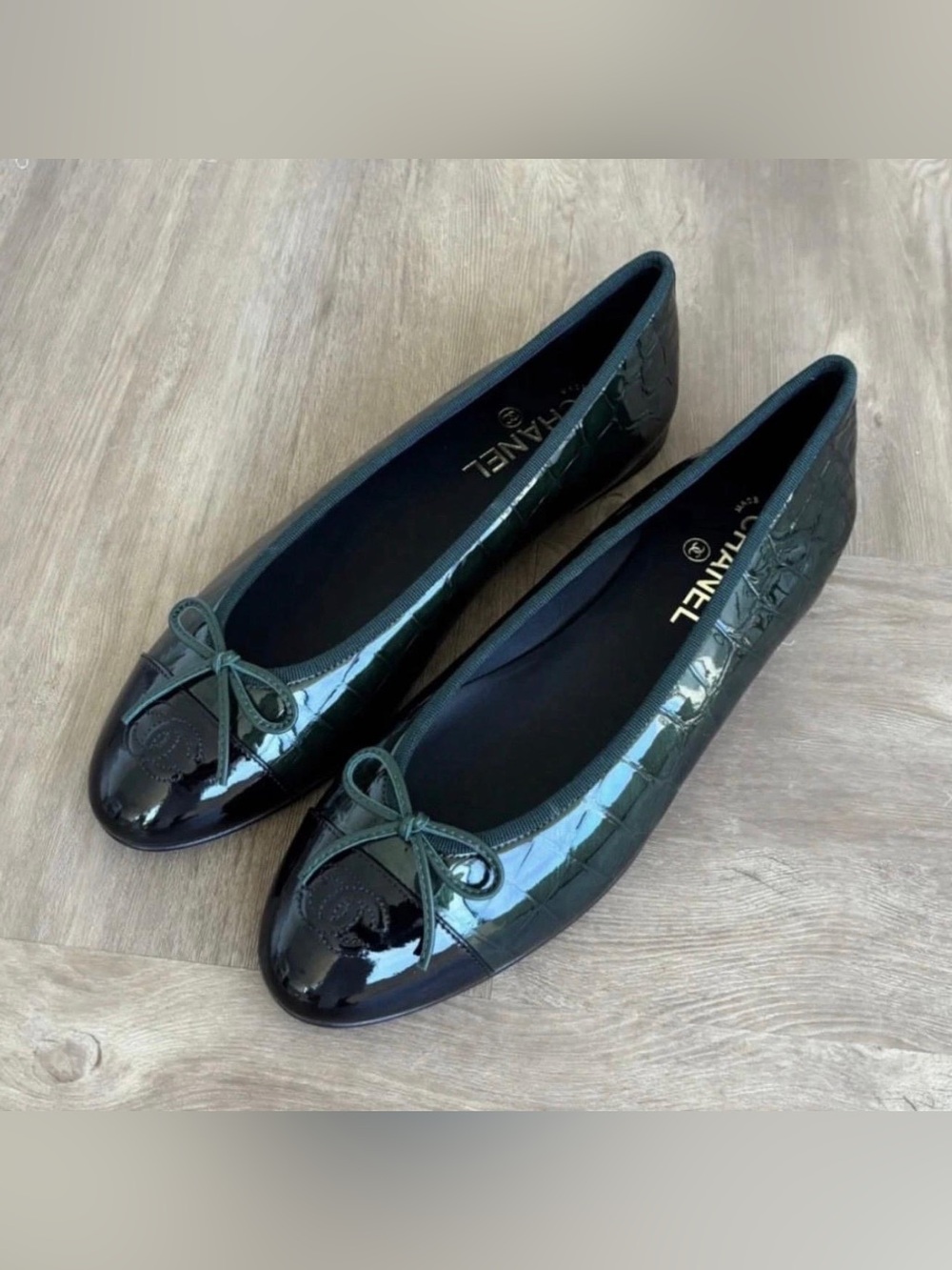 Chanel 26 Metiers Dart Green Croc Ballet Flats